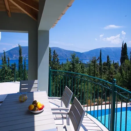 Sleeps 6 Villa *