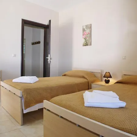 فيلة Sleeps 6 *