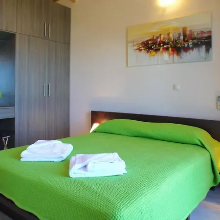 فيلة Sleeps 6 *